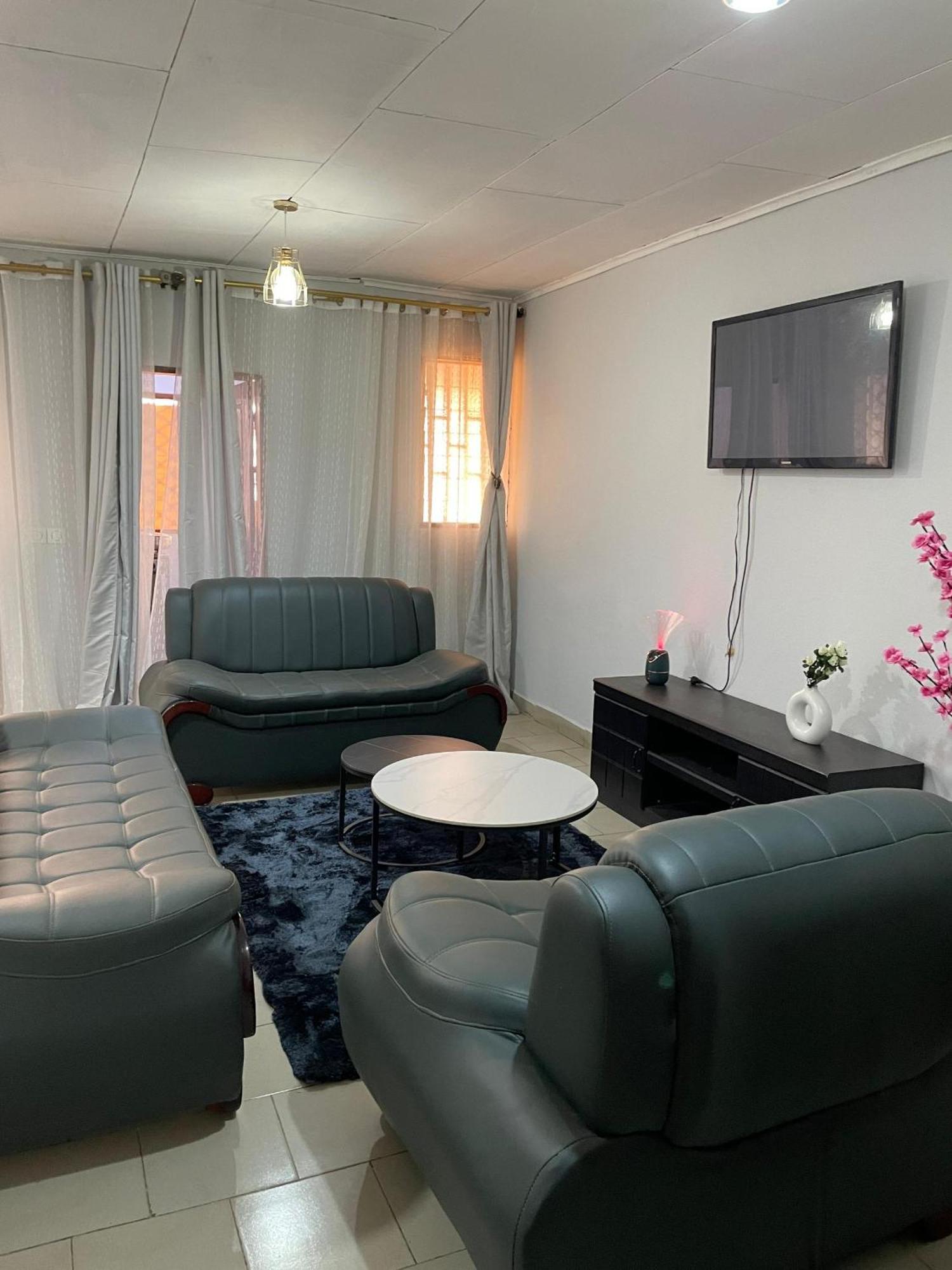 Ecolinkshouse Villa Yaoundé Exteriör bild